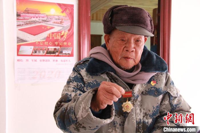 卢加丁平日里最爱穿的就是这身迷彩服 公安提供 摄