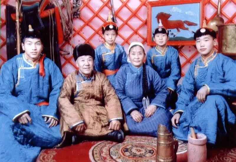 巴日哈家庭:抗“疫”路上的两代人